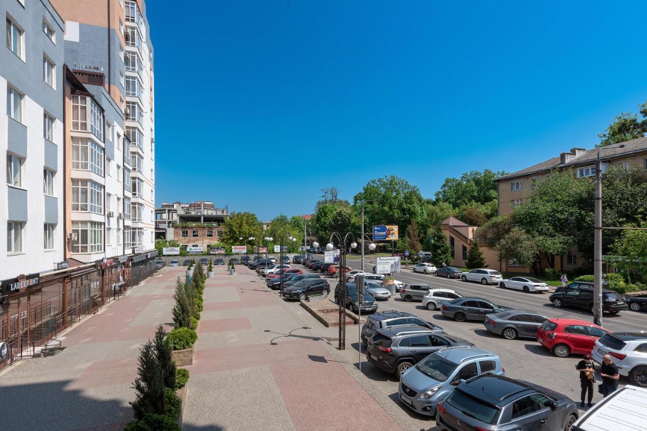 Luxury Apartment Slava Ukraini イヴァーノ＝フランキーウシク エクステリア 写真